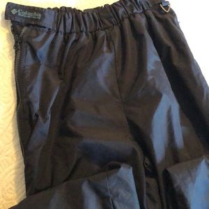 Men’s Columbia snow pants.